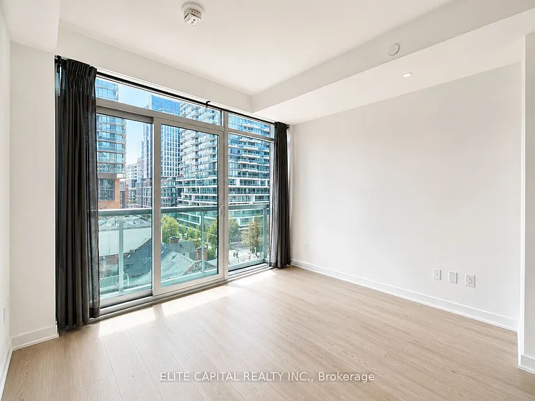65 Mutual St #602 — Photo 6