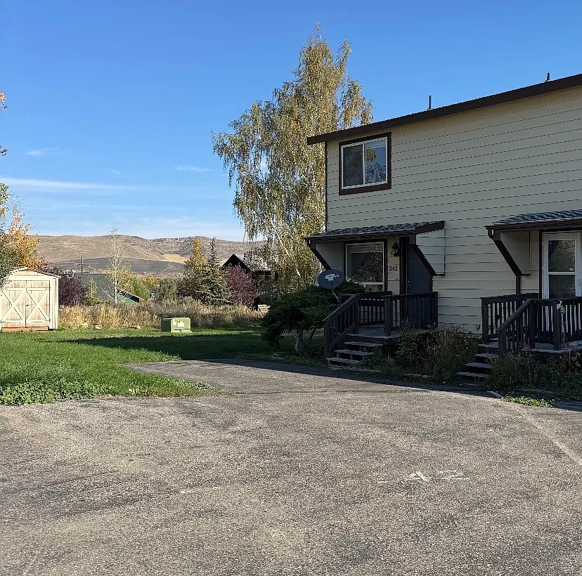 2 bed, $1,600 — Photo 1
