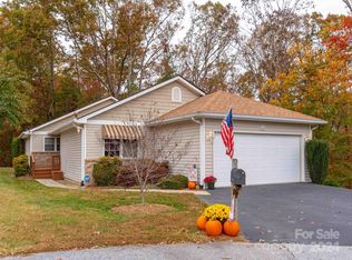 280 Creeks End Cir, Mills River, NC 28759