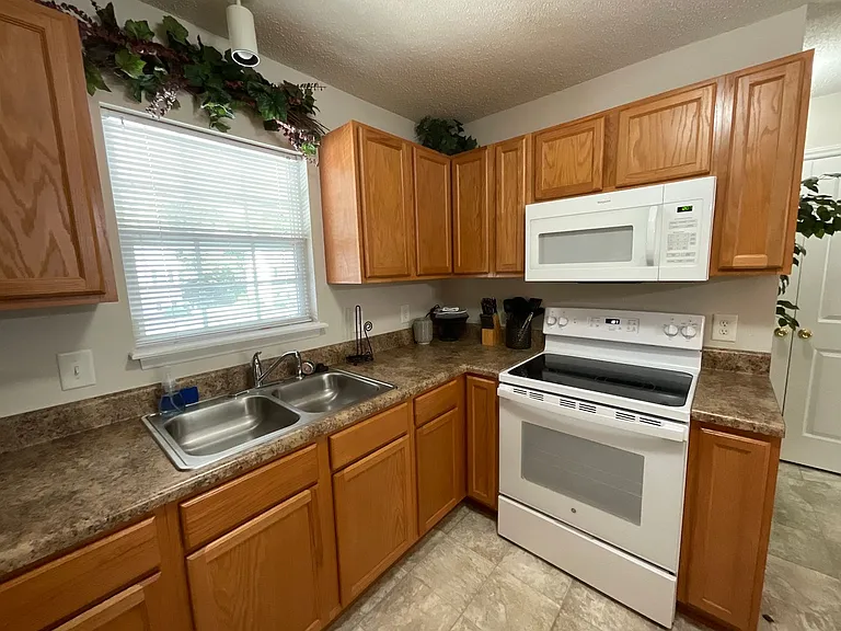 Meridian Park Apartments — Photo 223