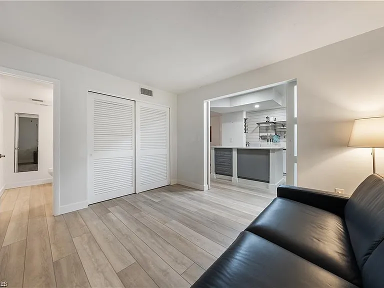 72 7th St S #310 — Photo 15