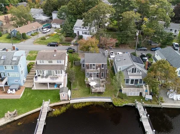 11 Riverview Dr, Barrington, RI 02806