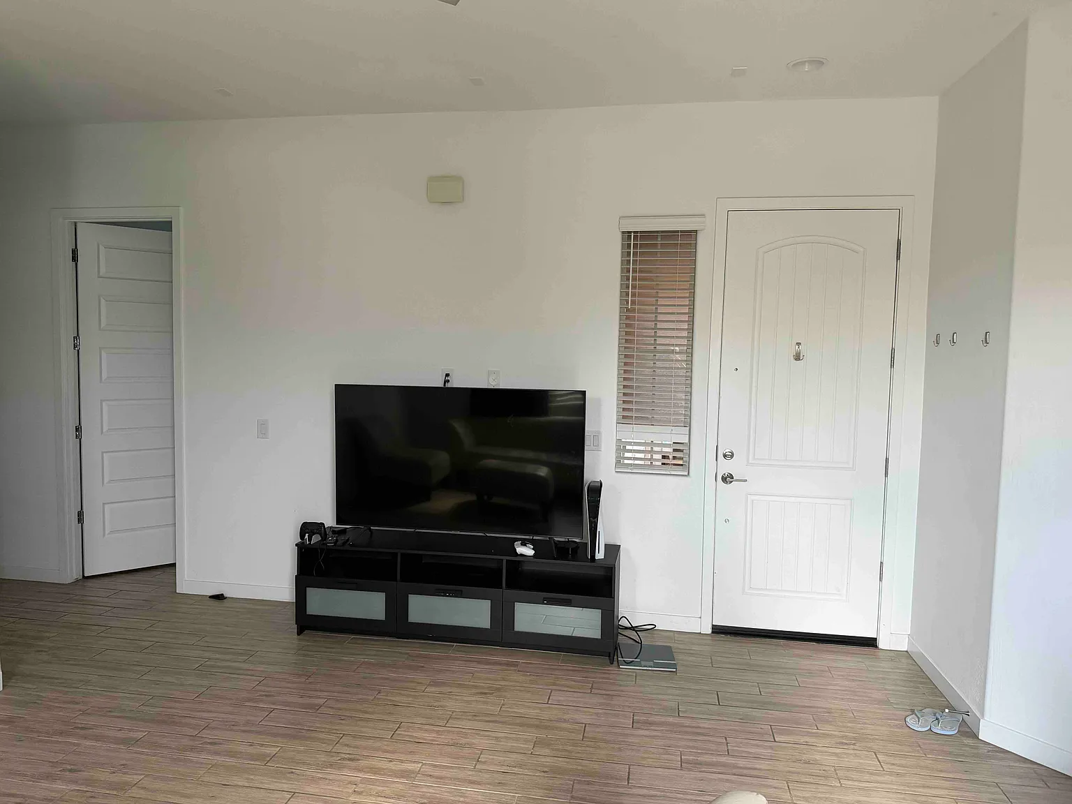 1 bed, 900 sqft, $1,400 — Photo 3