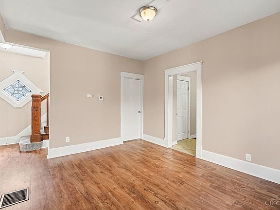 3rd image of 831 Forest Ave