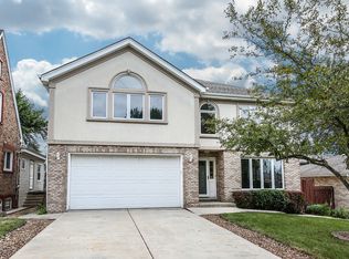 9325 S 81st Ct, Hickory Hills, IL 60457