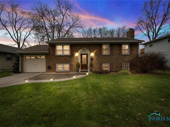 874 Maple Ln, Waterville, OH 43566