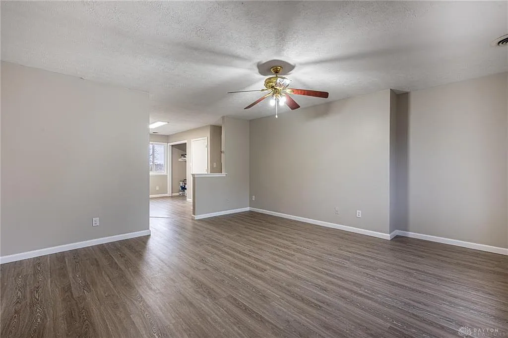 2 bed, 1.0 bath, 8632 sqft, $1,250 — Photo 2