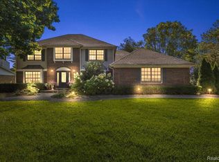 5268 Collington Dr, Troy, MI