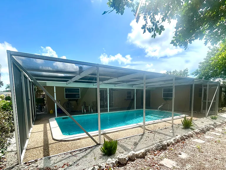 3851 Allenwood St — Photo 32