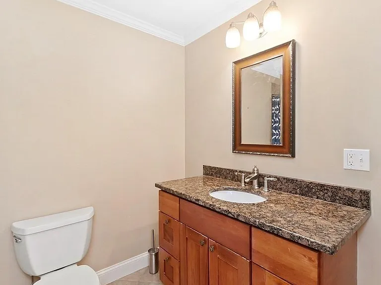 68 Waverley Ave #2 — Photo 13