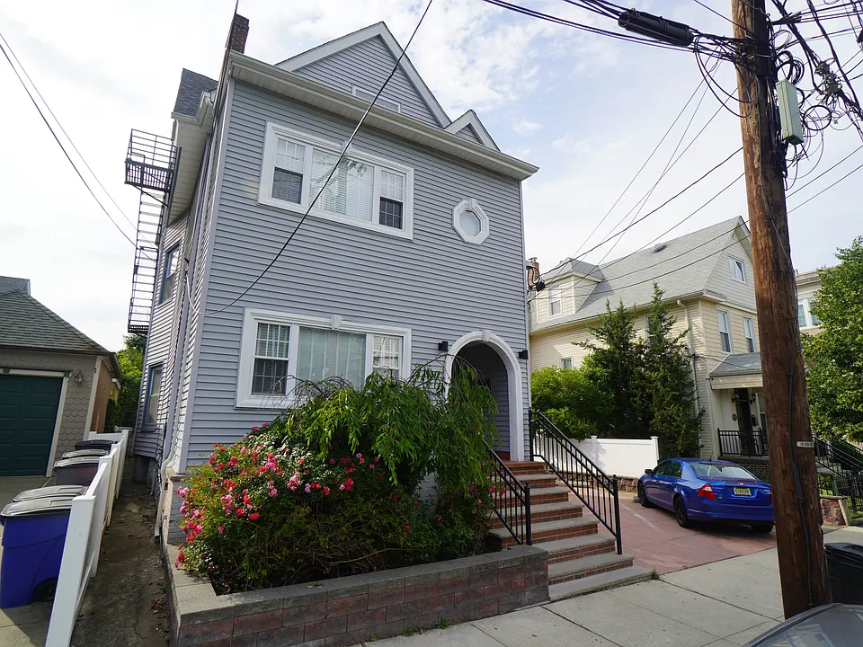 9 Louisa Pl #1