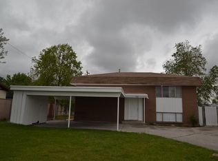 860 E Larkspur Dr, Sandy, UT 84094