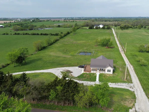 24731 Birdsong Rd, Smithton, MO 65350