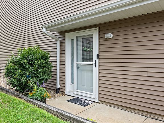 4th image of 919 Grand Avenue Ct