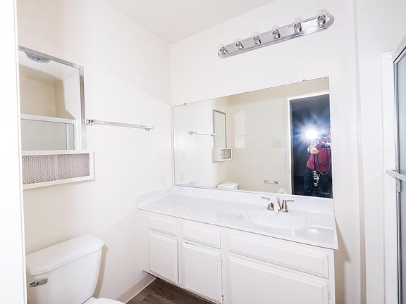 2nd image of 518 W Queen St #205