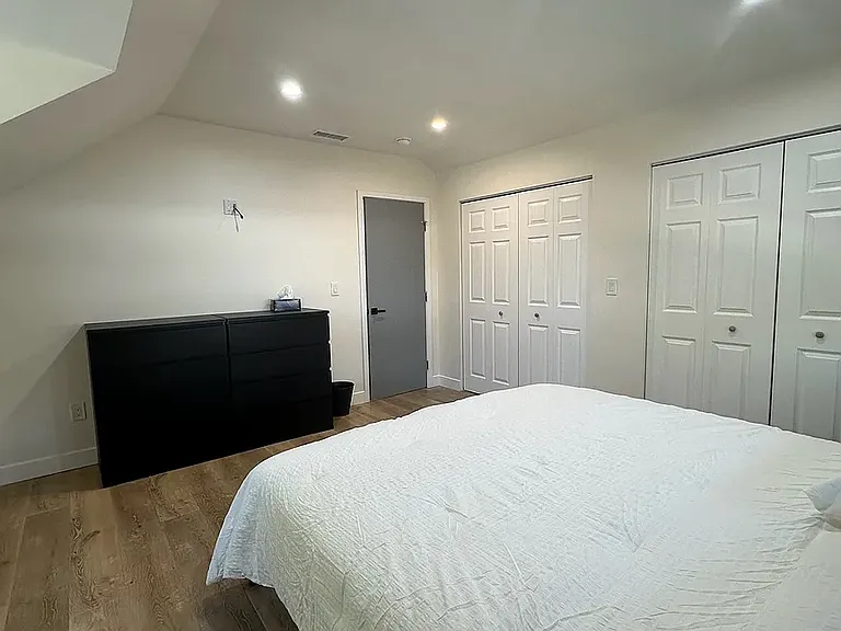 11545 Amestoy Ave — Photo 7
