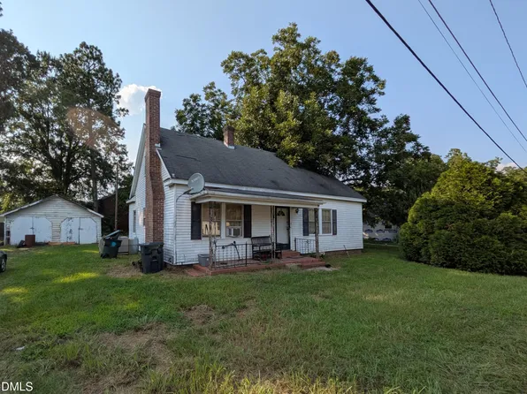 106 1st St, Erwin, NC 28339