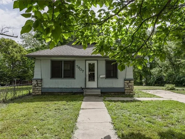 7907 Chestnut Ave, Kansas City, MO 64132