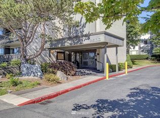 2500 81st Ave SE APT 307, Mercer Island, WA 98040