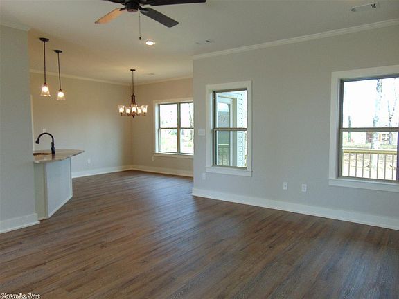 4th image of 1717 Whitehaven Dr
