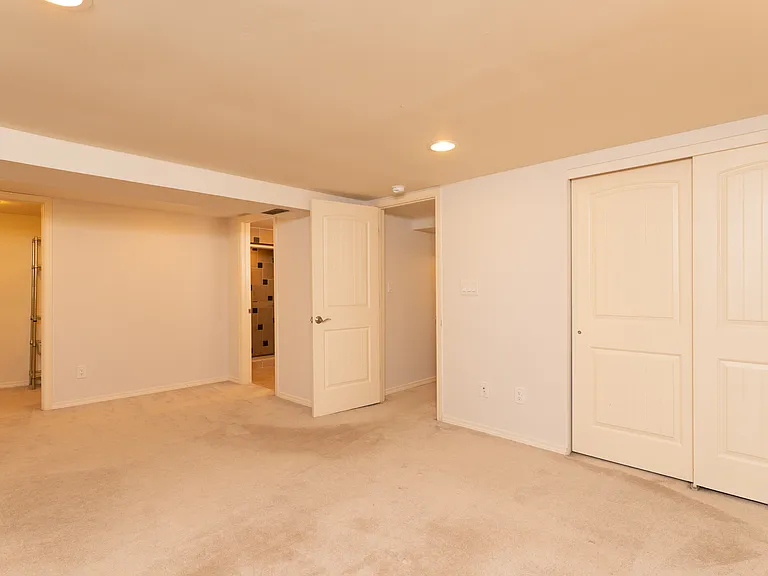 15323 SE 42nd St — Photo 27