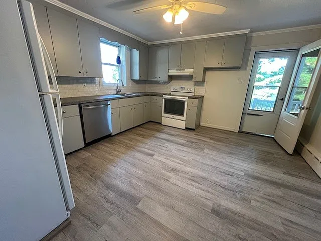 3 bed, 1650 sqft, $1,950 — Photo 4