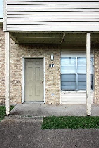 1st image of 402 Summer Ct APT 1B