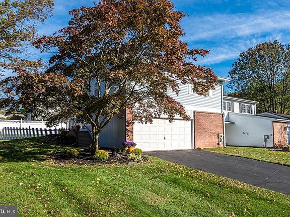 3rd image of 339 Canterbury Ct