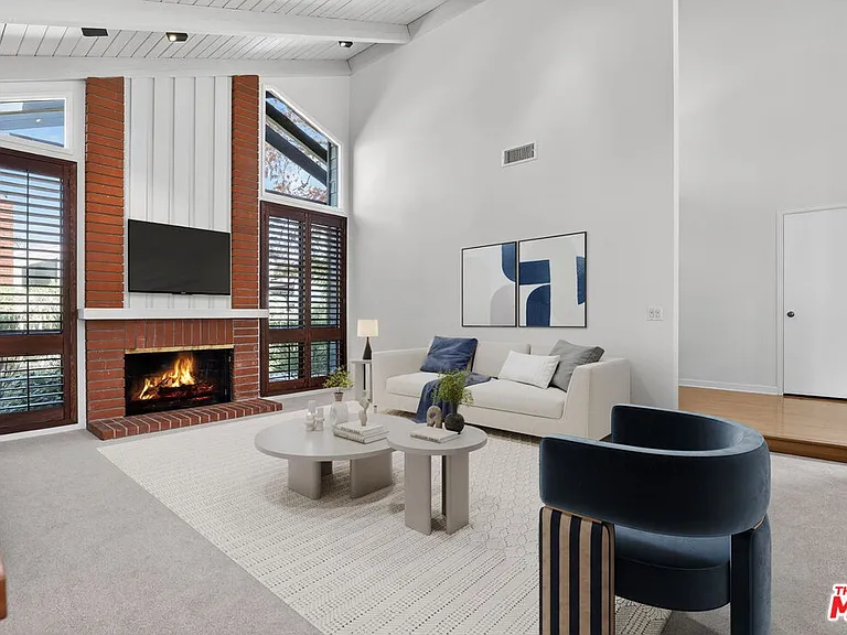 1331 Avenida De Cortez — Photo 4