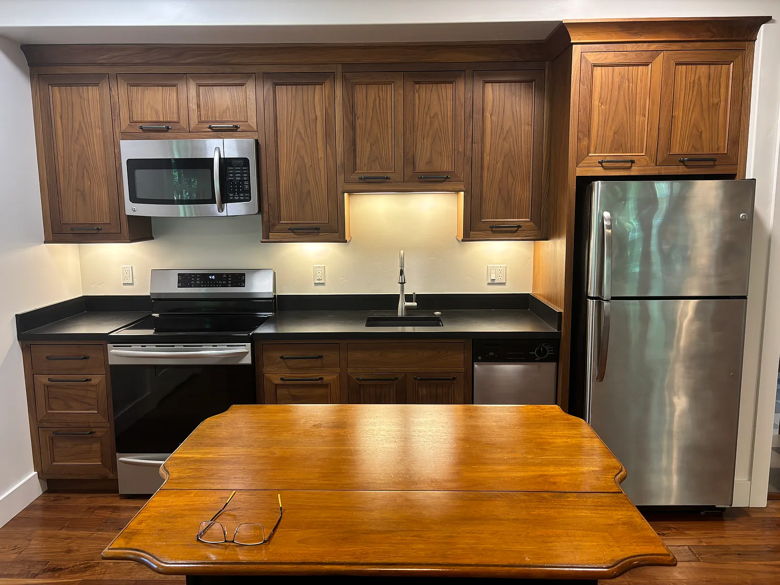 Studio, 580 sqft, $3,250 — Photo 3