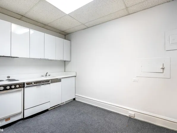 1070 Park Avenue image 6 of 8