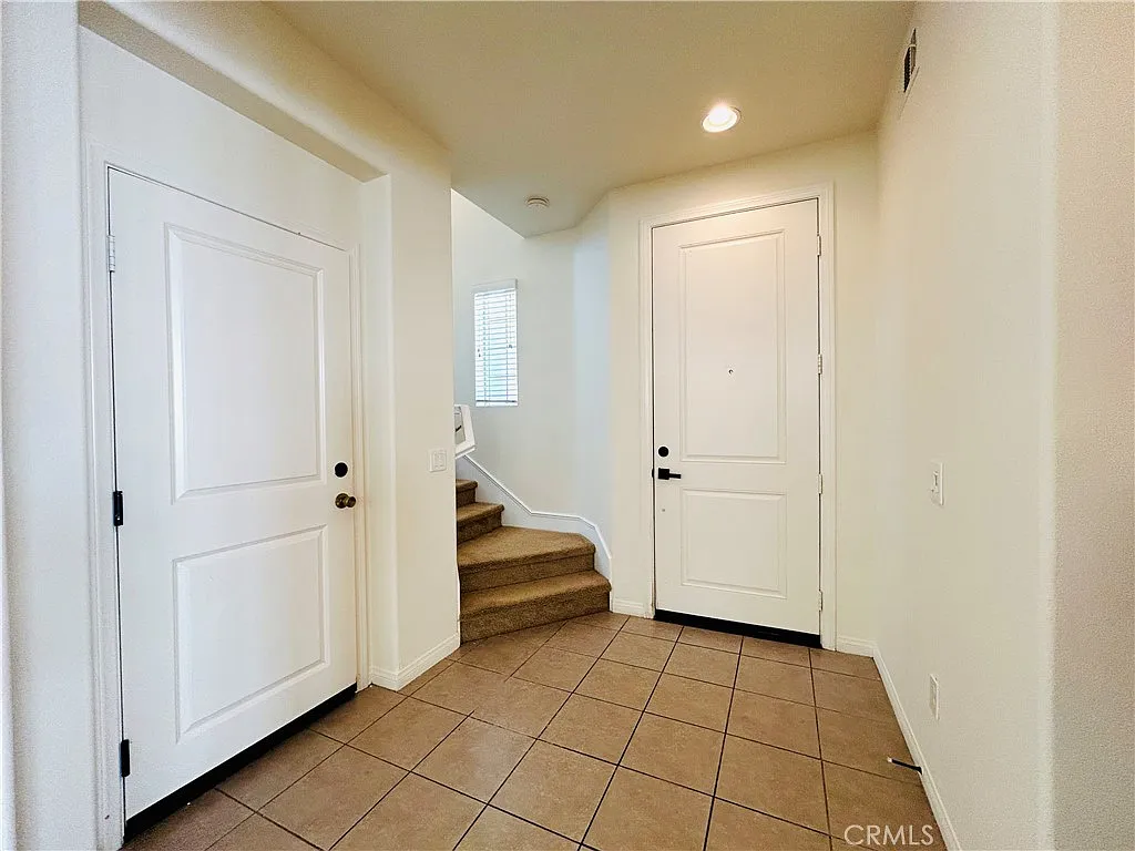 3 bed, 2.5 bath, 2103 sqft, $3,500 — Photo 2