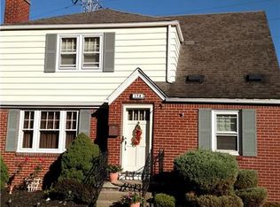 178 Ridgewood Dr, Amherst, NY 14226
