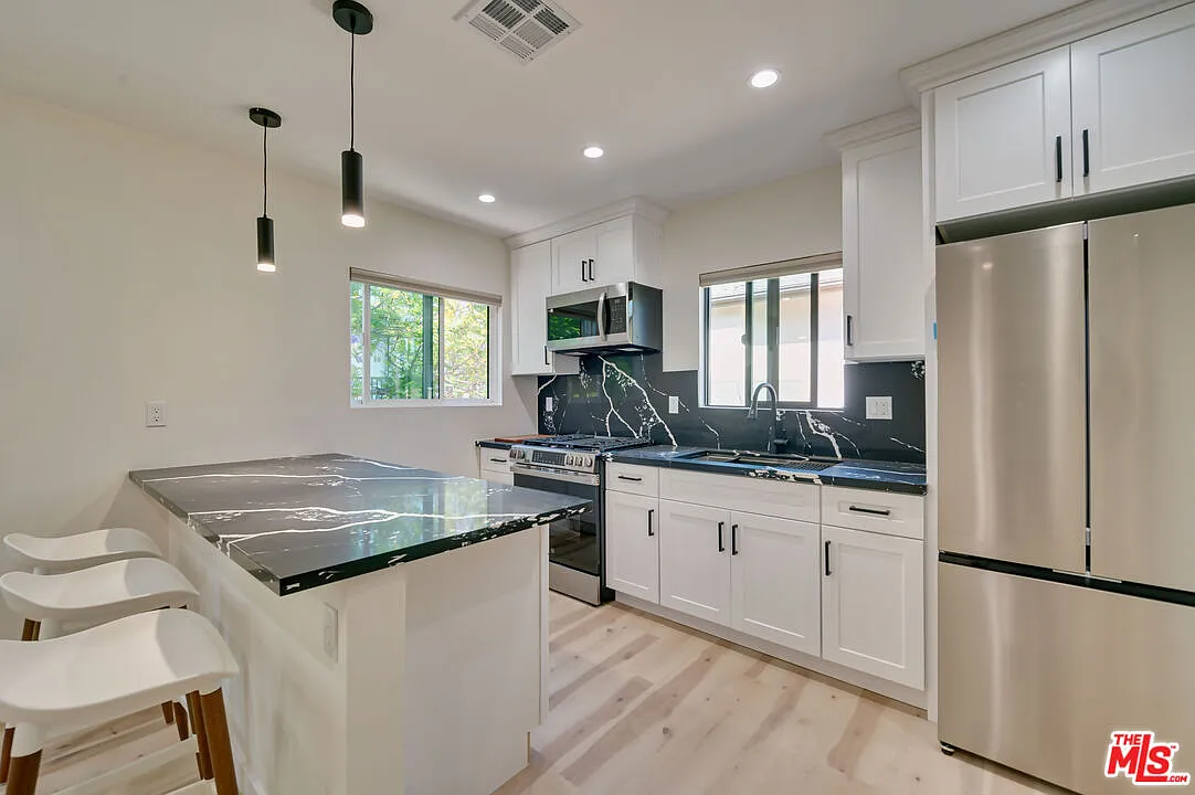 1 bed, 550 sqft, $3,250 — Photo 2