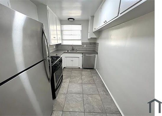 1st image of 431 S Berendo St APT 103