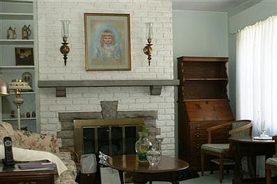 2nd image of 2727 Crescent Blvd
