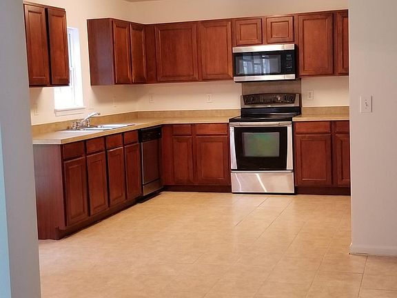 3rd image of 5010 Ballantine Dr