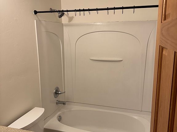 5th image of 44 S Meadows Dr