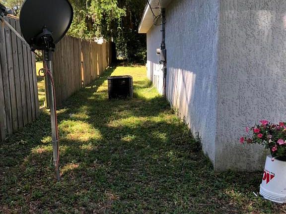 5th image of 6680 NW 61st Ct
