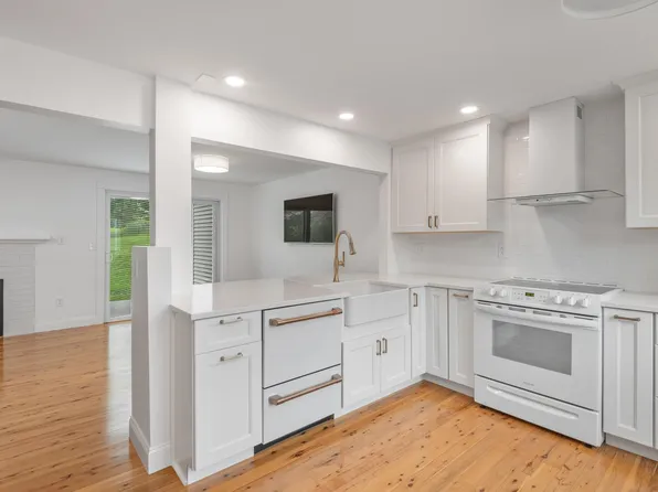 25 Lawrence St, Westbrook, ME 04092