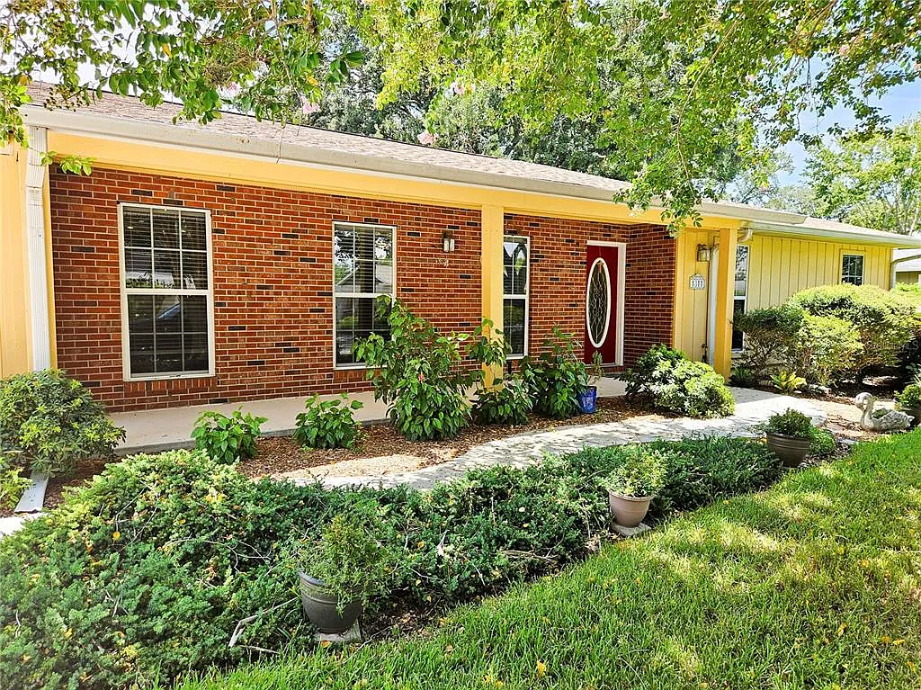 3 bed, 2.0 bath, 1652 sqft, $2,350 — Photo 2