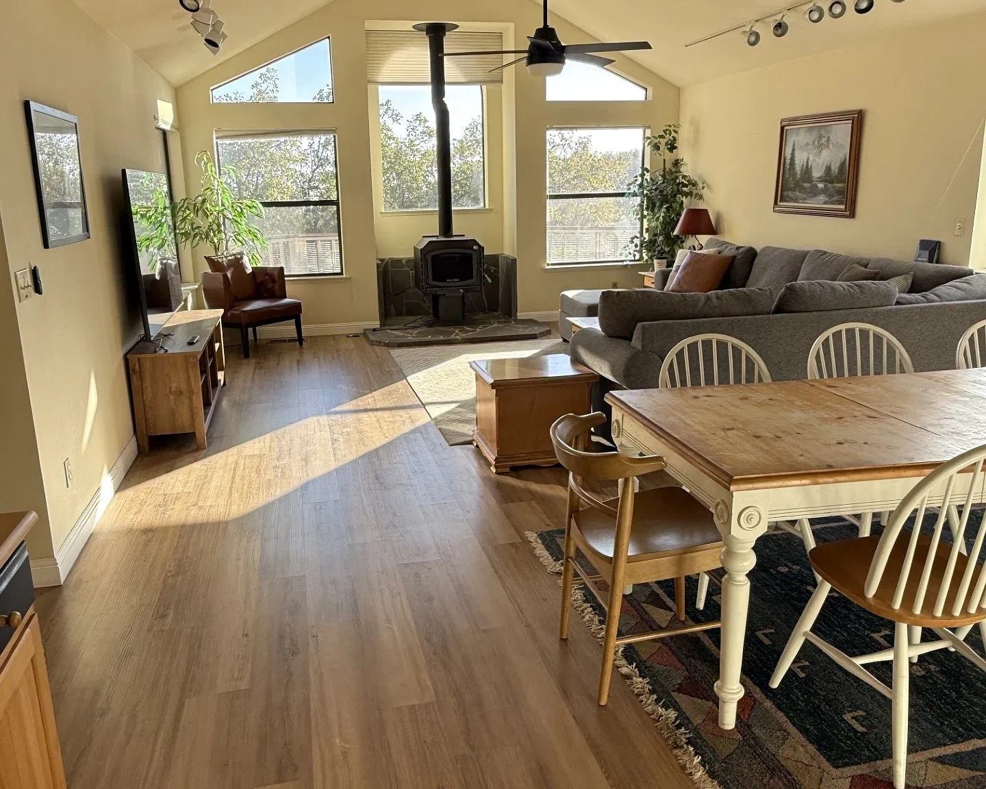 4 bed, 2.5 bath, 1942 sqft, $2,600 — Photo 1