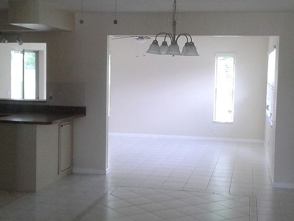 2nd image of 3736 N Tamarisk Ave