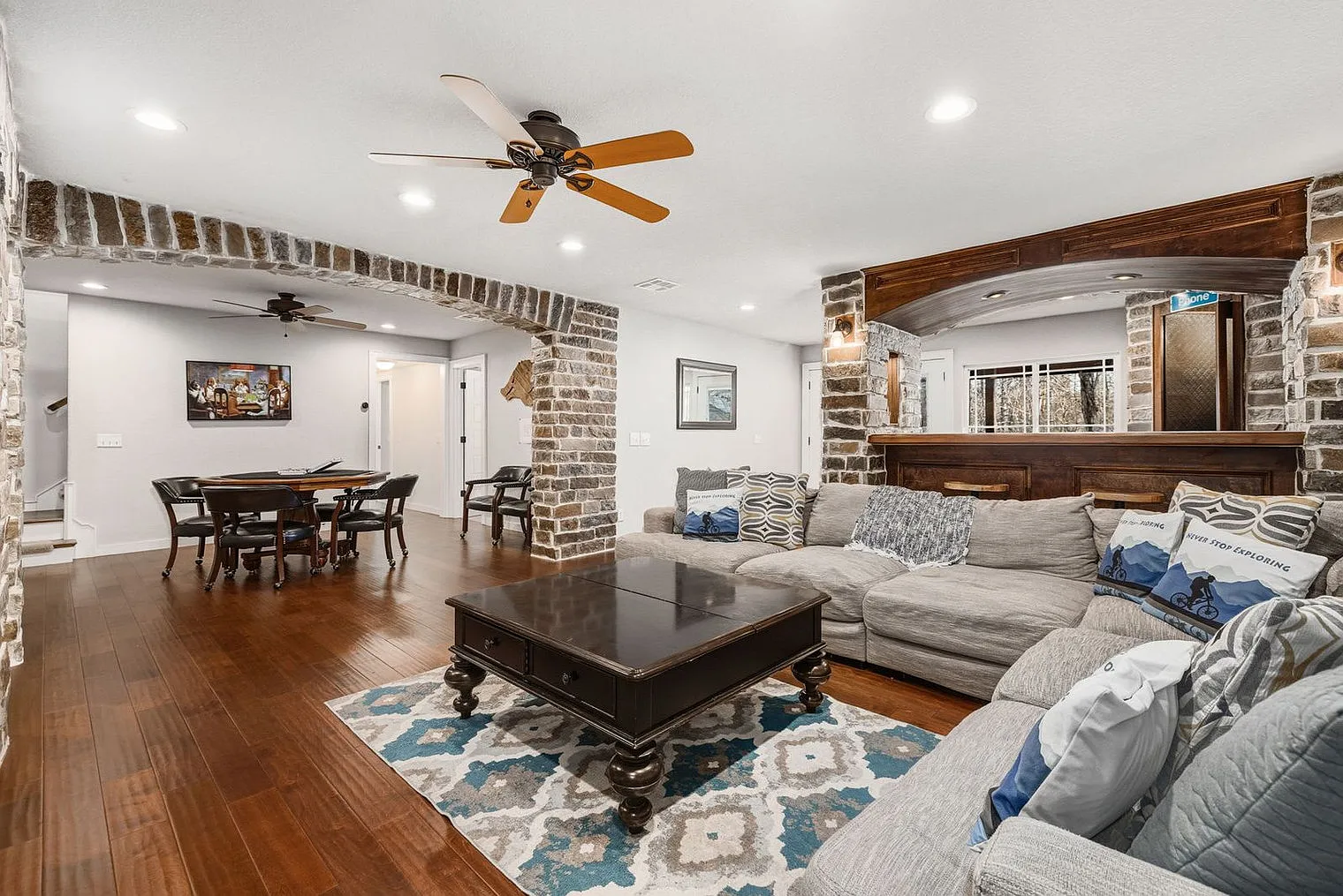 5 bed, 3.0 bath, 3046 sqft, $7,025 — Photo 2