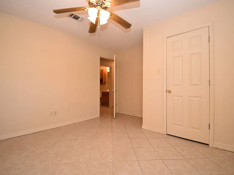 402 W Florida Ave — Photo 12