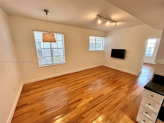 2nd image of 1117 Euclid Ave APT 102