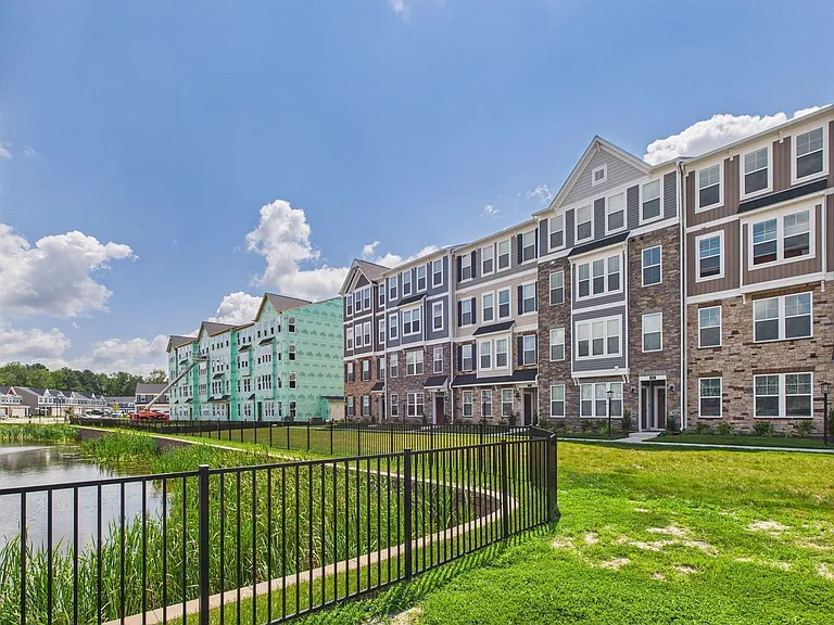 642 Brookwood Glen Ter #B — Photo 4