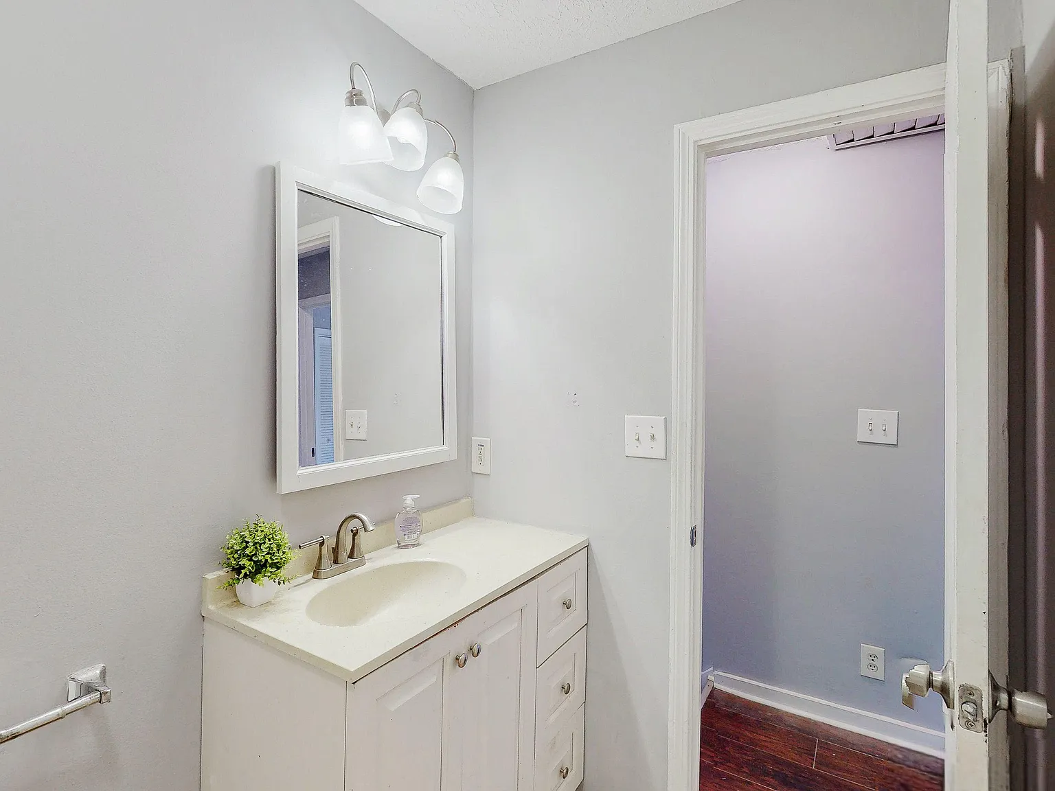 4 bed, 3.0 bath, 2700 sqft, $854 — Photo 4