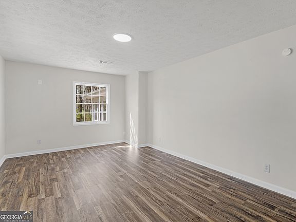 4th image of 330 Anglin Rd