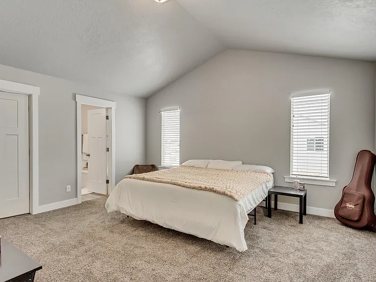 2299 E Woodbury Ln — Photo 9